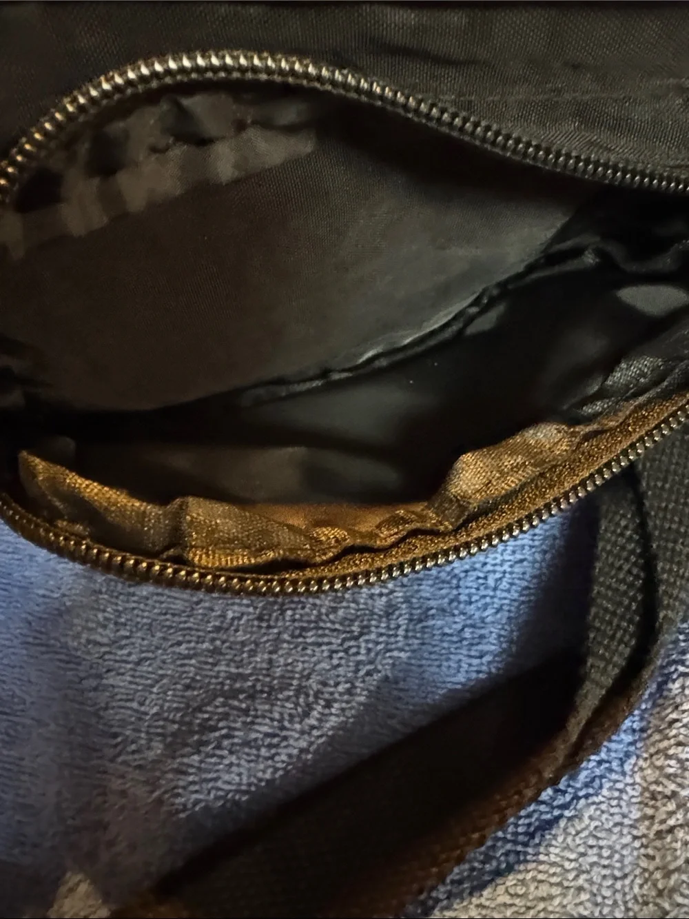 Walt Disney World Convertible Crossbody & Fanny Pack With Mickey Mouse